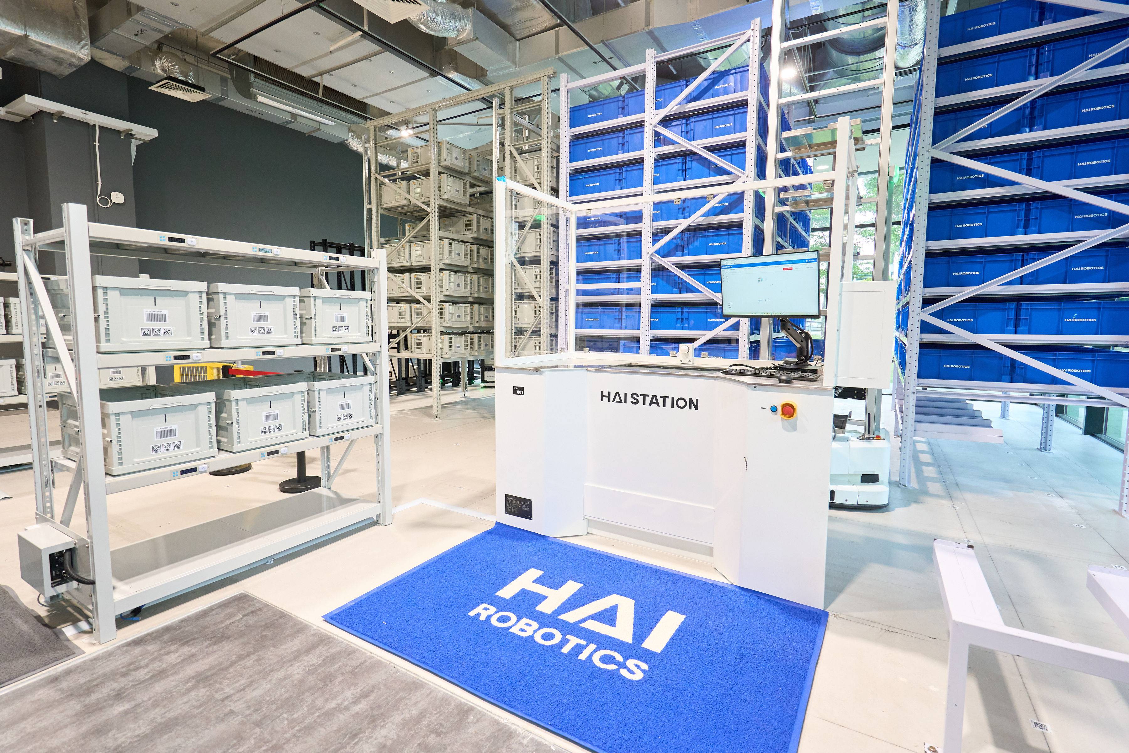 Hai Robotics Unveils HaiPick Climb at Innovation Summit 2025