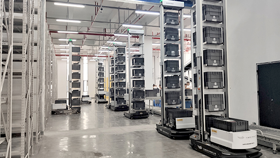 智造高端女装时尚潮流，库宝机器人助力欣贺大型物流中心自动化升级