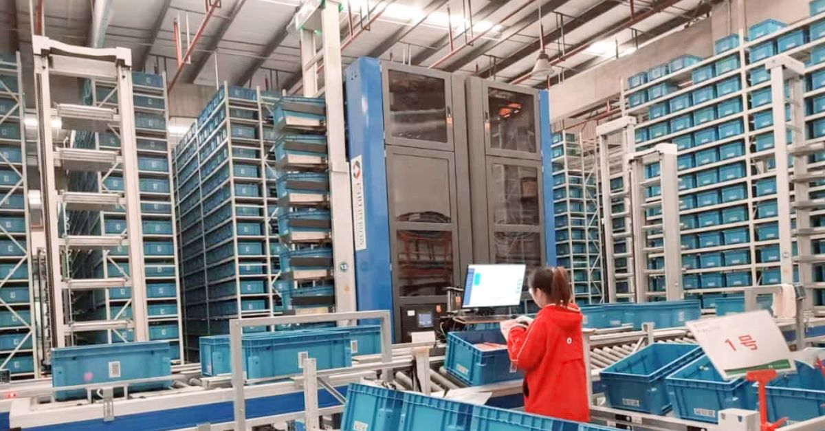 21世纪财经报道海柔创新百世供应链自动化仓库