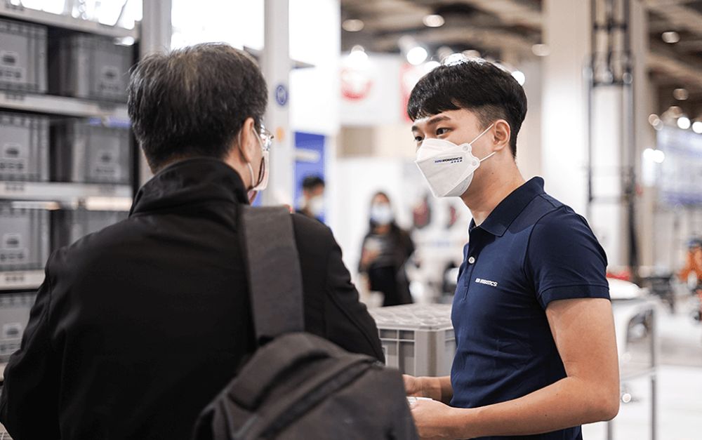 台湾展会上的海柔创新台湾团队